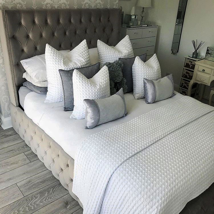 تخت خواب  پارچه ای لمسه دار